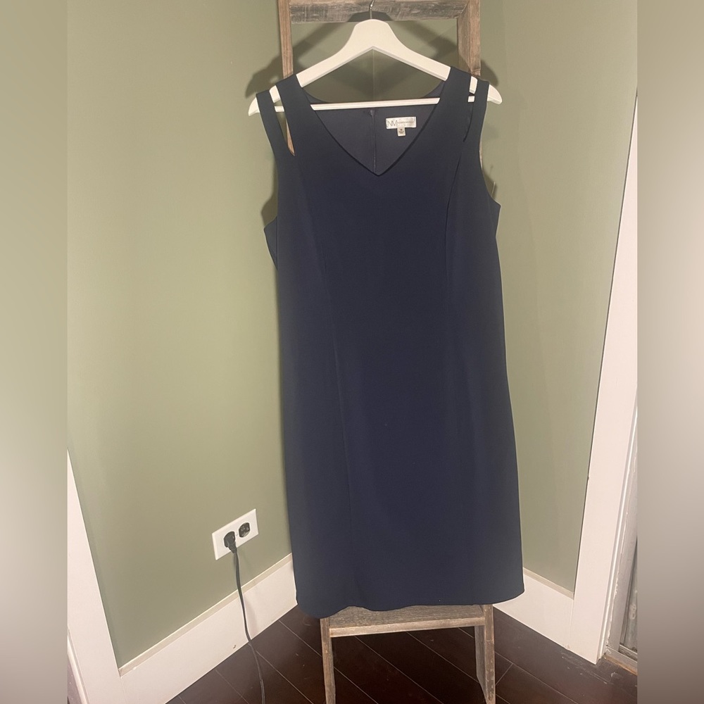 Neiman Marcus Navy Blue V-Neck Sleeveless Shift Dress